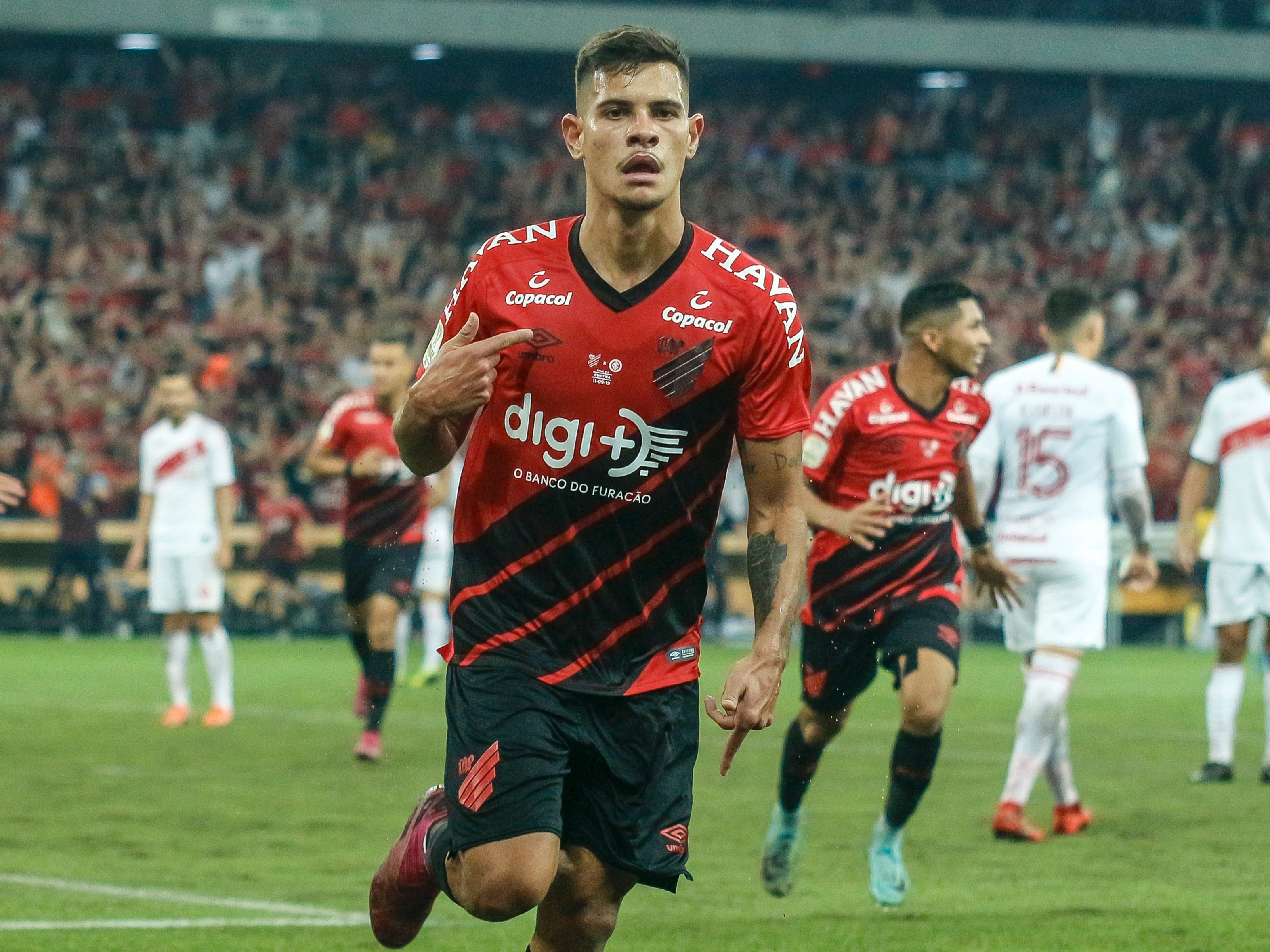 Brasil Lyonnais: Sem sustos, Lyon passa pelo Reims em jogo em que Bruno  Guimarães marcou seu primeiro gol com a camisa do clube