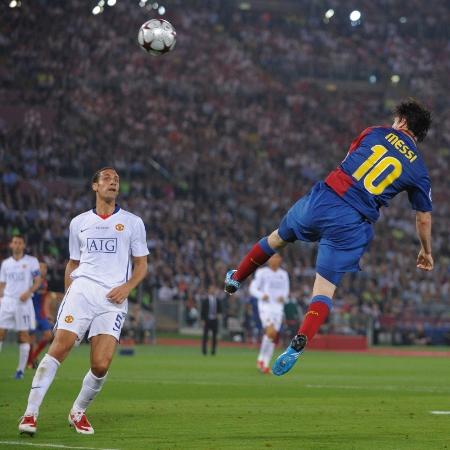 Messi marca de cabeça na final da Champions em 2009 - Denis Doyle - UEFA/UEFA via Getty Images