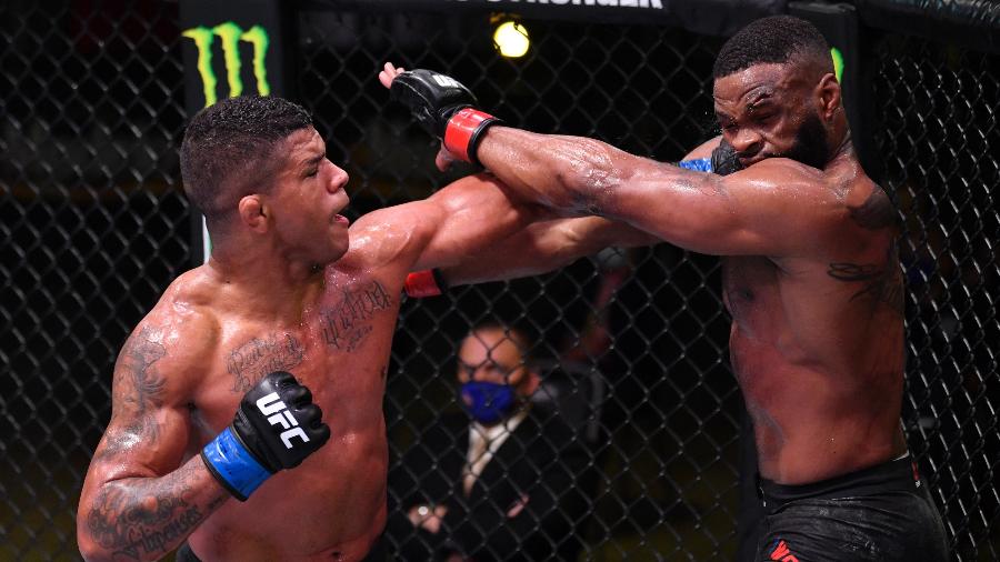 Gilbert Durinho acerta Tyron Woodley no UFC - Getty Images