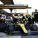 Esteban Ocon nos boxes durante os treinos livres do GP da Espanha - Peter Fox/Getty Images