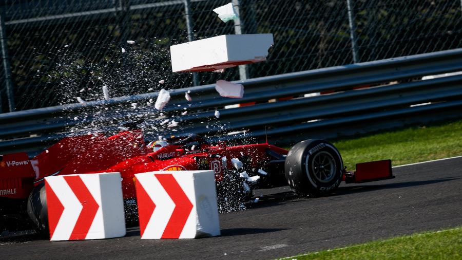 Sebastian Vettel escapa da pista após uma falha nos freios de sua Ferrari em Monza - Florent Gooden/DPPI/FIA Pool