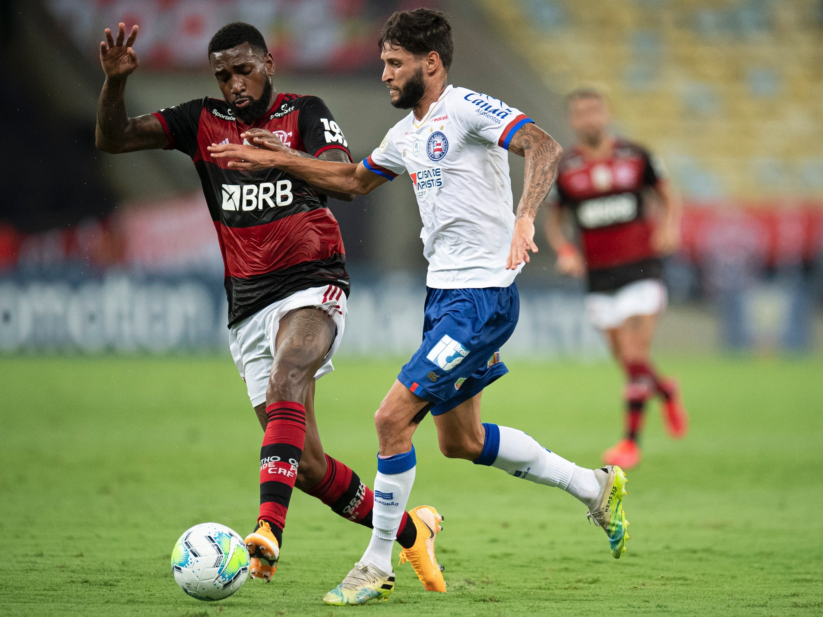 Com pênalti polêmico, Bahia perde para o Flamengo no Maracanã