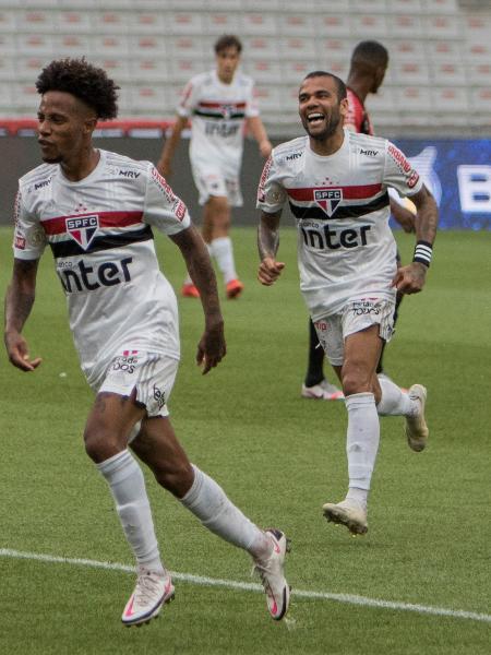 Tchê Tchê celebra gol do São Paulo - Robson Mafra/AGIF