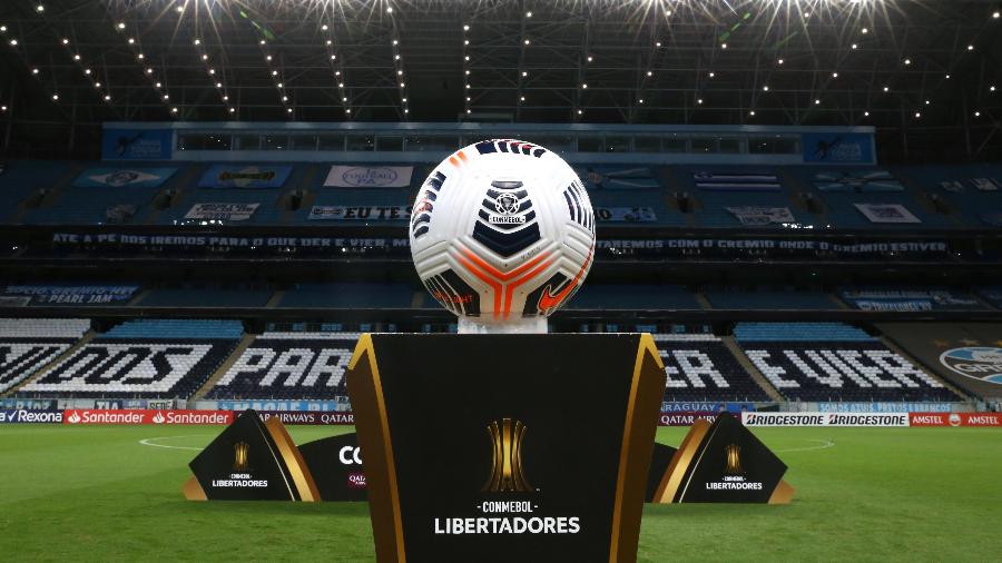 Bola da Libertadores antes de Grêmio x Ayacucho-PER - Divulgação / Grêmio FBPA