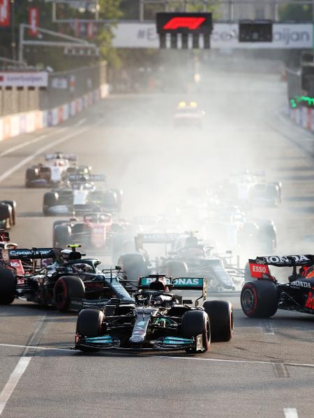 Lewis Hamilton erra na relargada e perde a chance de vencer o GP do Azerbaijão - Clive Rose/Getty Images