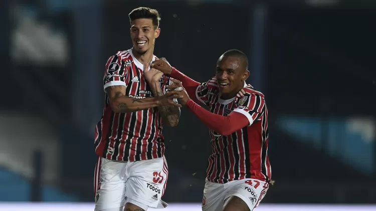 Rigoni e Marquinhos comemoram gol do São Paulo contra o Racing - Marcelo Endelli/Getty Images - Marcelo Endelli/Getty Images