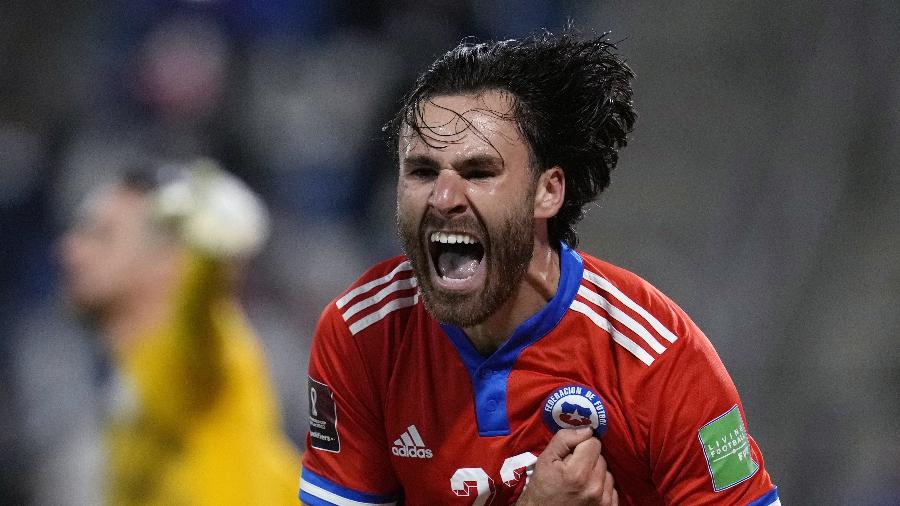 Ben Brereton comemora gol na vitória do Chile sobre o Paraguai nas Eliminatórias da Copa - REUTERS/Esteban Felix