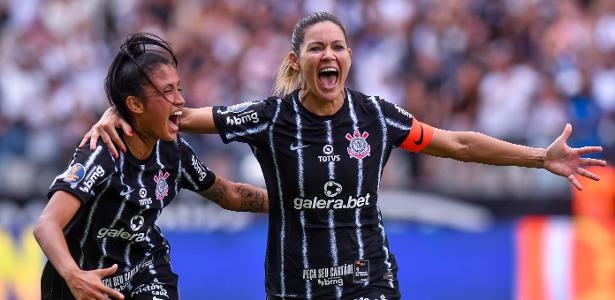 Gabi Zanotti comemora após marcar gol do Corinthians contra o Grêmio na Supercopa Feminina