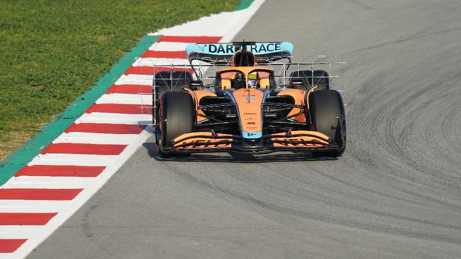 Lando Norris testou o novo carro do McLaren para a temporada 2022 e terminou primeiro dia de testes com o melhor tempo - Hasan Bratic/picture alliance via Getty Images