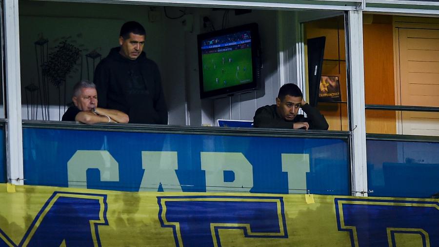 Juan Roman Riquelme, vice-presidente do Boca Juniors, no camarote da Bombonera durante jogo em abril de 2022 - Marcelo Endelli/Getty Images