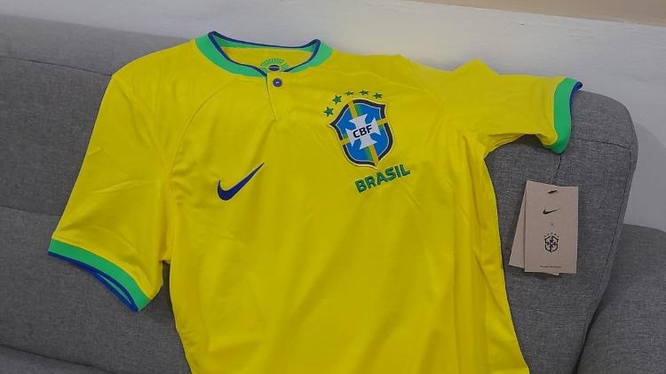 Camisa da seleção brasileira comprado pelo repórter do UOL Esporte - Gustavo Setti/UOL - Gustavo Setti/UOL