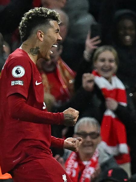 Roberto Firmino comemora o 7º gol do Liverpool contra o United - Paul Ellis/AFP