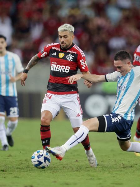 Arrascaeta, do Flamengo, no gramado do Maracanã - Ricardo Moraes/Reuters