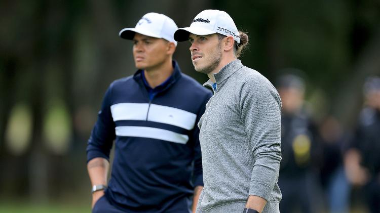 Gareth Bale e Jermaine Jenas durante torneio de golfe da PGA, em 2023