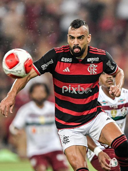 Fabricio Bruno tenta jogada durante partida entre Flamengo e Fluminense pelo Carioca - Thiago Ribeiro/AGIF