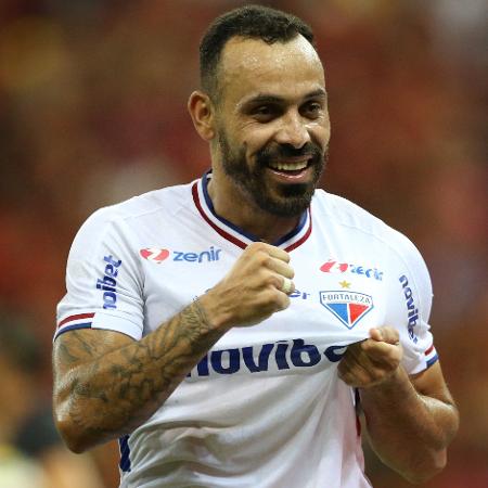 Moisés comemora gol do Fortaleza contra o Sport na semifinal da Copa do Nordeste