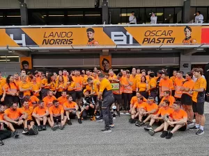 Bastidores da F1: Norris 'zoado' por chefe por largada e a McLaren sem casa