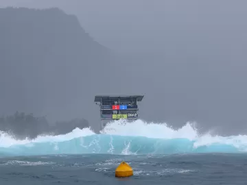 Sem condições ideais, organização adia disputa do surfe nos Jogos Olímpicos