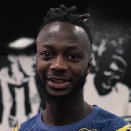  Yusupha Njie é anunciado como novo atacante do Santos