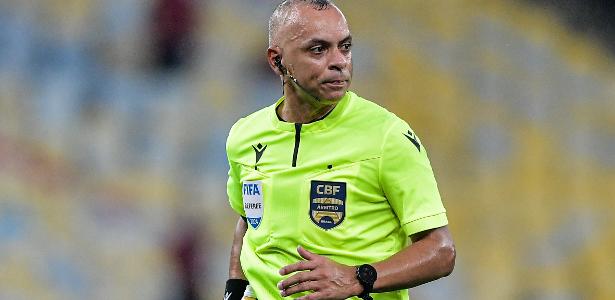 Vice do Flamengo critica Corinthians e arbitragem: 