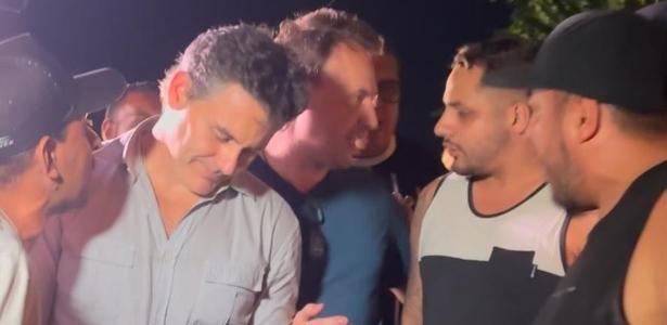 Clima tenso durante votação de impeachment gera tumulto entre torcedores.