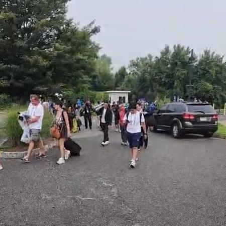 Jornalistas deixam campo de treino da Espanha devido a alerta de tempestade Jornalistas deixam campo de treino da Espanha devido a alerta de tempestade