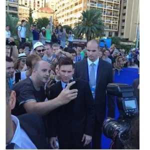 Lionel Messi já chegou para o evento do sorteio da fase de grupos da Liga dos Campeões, em Monaco - Reprodução/Twitter