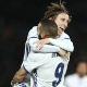 Benzema e Modric comemoram o primeiro gol do Real Madrid contra o Kashima Antlers - Behrouz Mehri/AFP