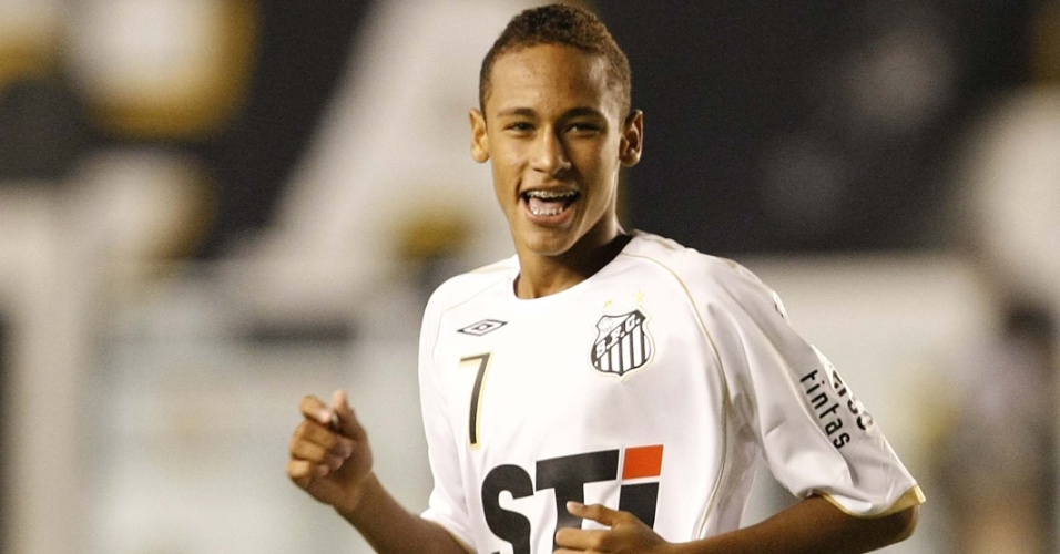 Neymar comemora gol do Santos na semifinal do Campeonato Paulista contra o Palmeiras, em abril de 2009