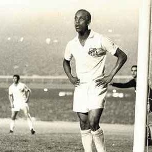 Geraldino acumulou 212 partidas e 11 títulos pelo Santos entre anos de 1963 e 1968 - Divulgação/Santos