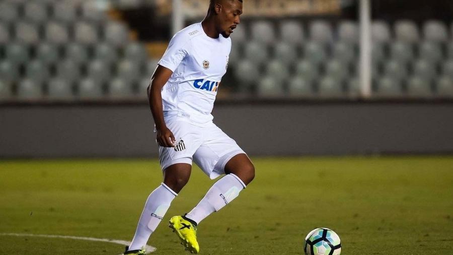 Sabino, jovem zagueiro do Santos - Divulgação/Twitter Santos FC