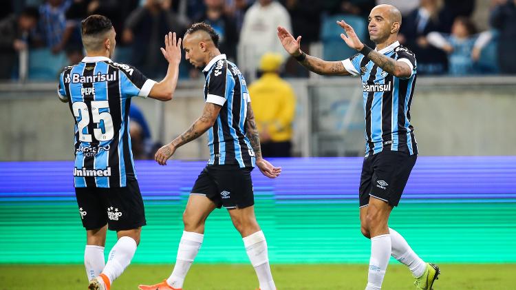 Diego Tardelli comemora gol do Grêmio contra o Juventude - Pedro H. Tesch/AGIF - Pedro H. Tesch/AGIF