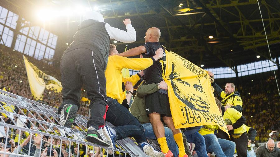 Dedê, em seu jogo de despedida pelo Borussia Dortmund em setembro de 2015 - Alexandre Simoes/Borussia Dortmund via Getty Images