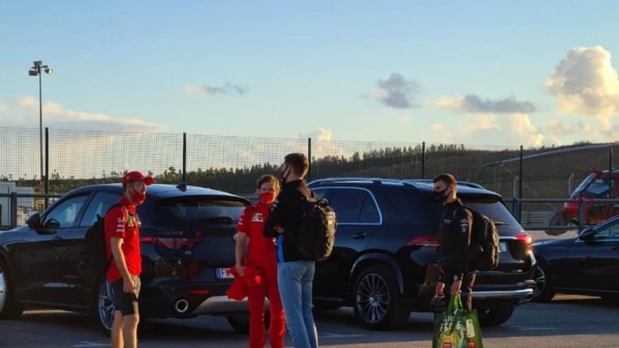 Sebastian Vettel, Nicholas Latifi e George Russell conversam com máscaras e distantes no circuito do Algarve - Julianne Cerasoli/UOL Esporte