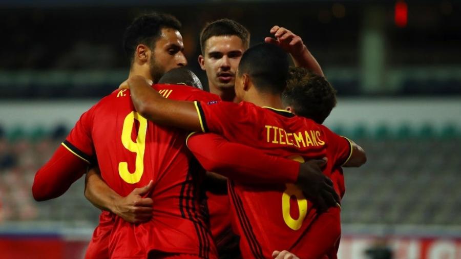 Jogadores da Bélgica comemoram gol contra a Dinamarca pela Liga das Nações - Dean Mouhtaropoulos/Getty Images)