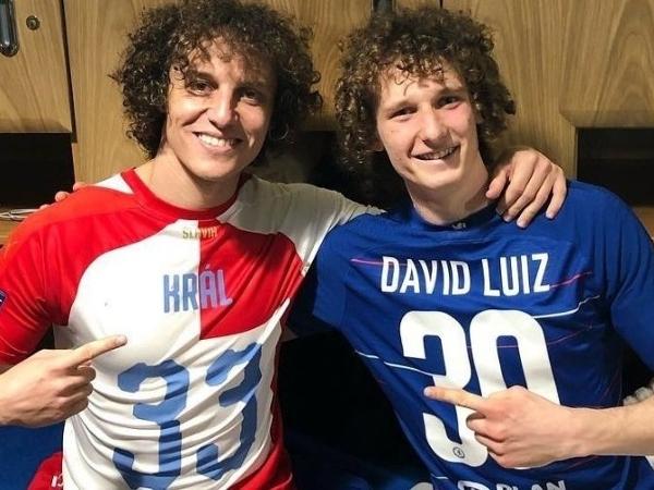 David Luiz e Alex Král são sósias