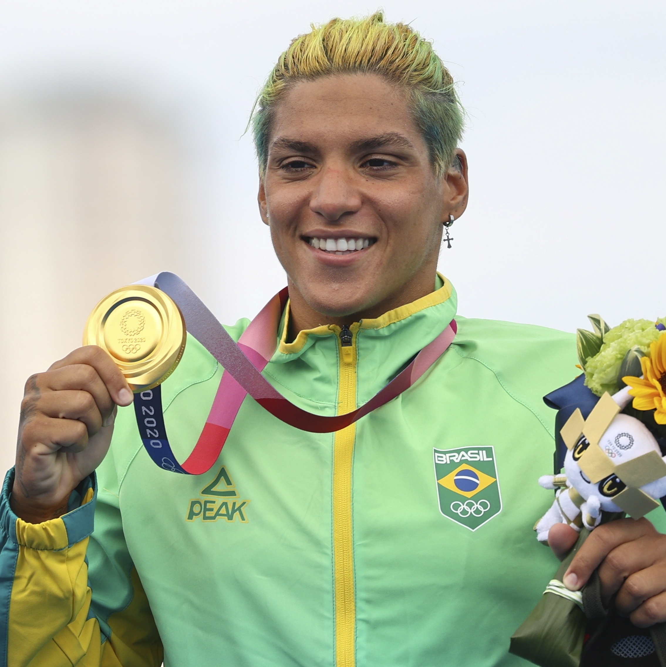 Quem é o único brasileiro medalhista de ouro em Olimpíadas na natação?