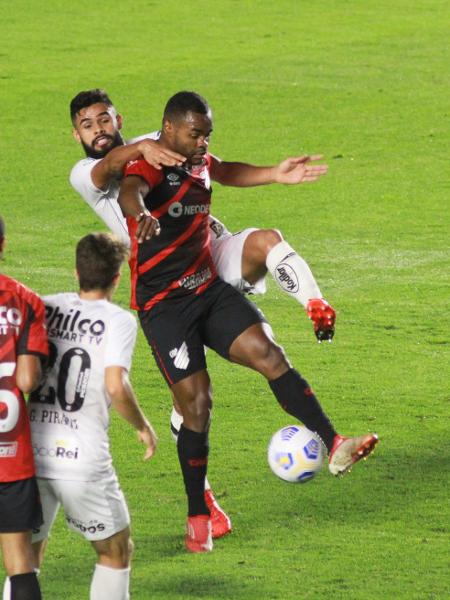 Santos e Athletico eram dois clubes que tinham contrato com a Warner - Fernanda Luz/AGIF
