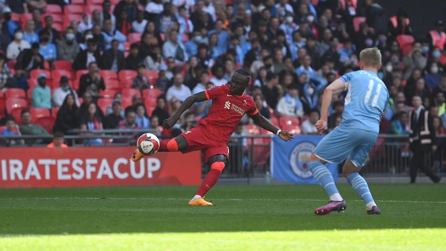 Sadio Mane capricha na finalização e faz o terceiro gol do Liverpool na semifinal da Copa da Inglaterra contra o Manchester City - Justin Setterfield - The FA/The FA via Getty Images
