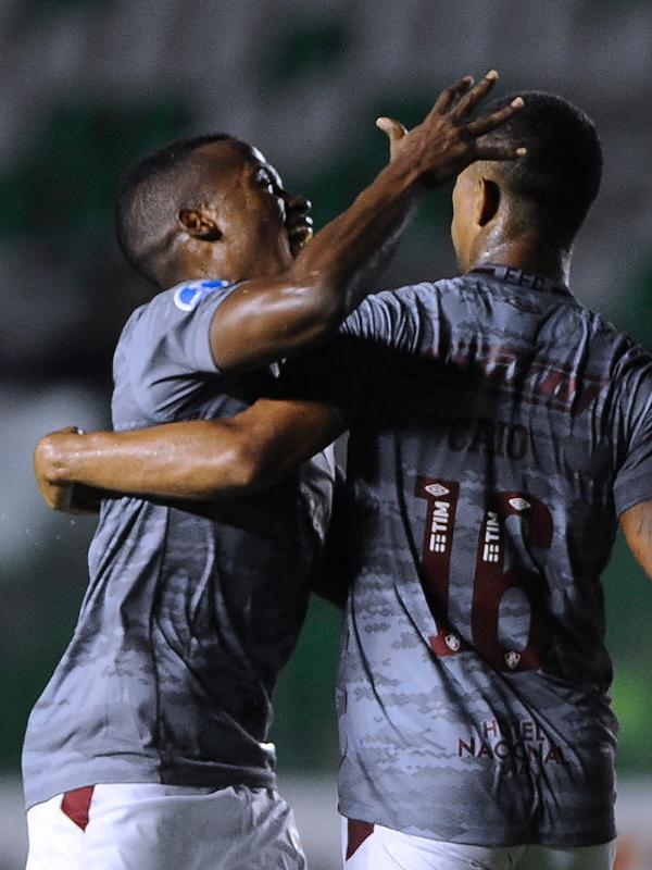 Caio Paulista  comemora gol do Fluminense contra o Oriente Petrolero