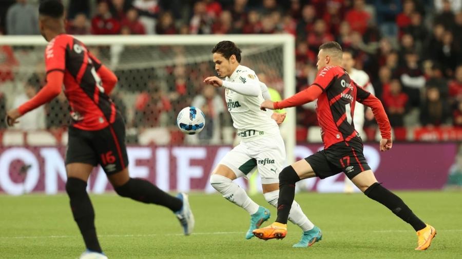 Veiga em ação contra o Athletico pela semifinal da Libertadores - Cesar Greco/ Palmeiras