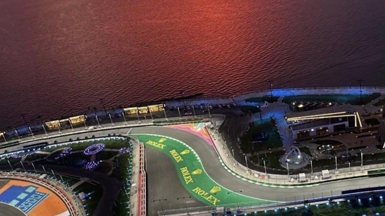 Fim de tarde no circuito de Jeddah, que receberá a Fórmula 1 pela terceira vez