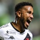 Vasco negocia renovação de contrato com o volante Jair