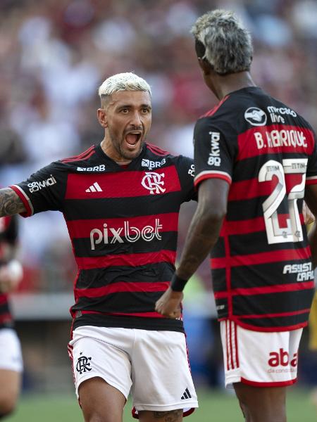 Arrascaeta comemora seu gol em Flamengo x Madureira, pelo Carioca