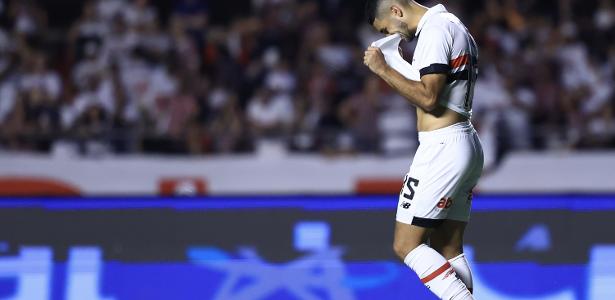 Diego Costa e Michel Araújo se desculpam por pênaltis perdidos no São Paulo.