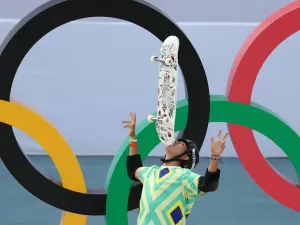 Augusto Akio supera pressão, faz 'volta perfeita' e garante bronze no skate