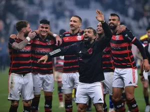 Flamengo zoa foguetório da torcida do Corinthians após classificação