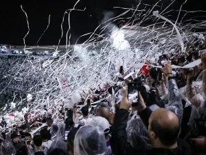 Inabalável: torcida do Vasco esgota ingressos contra Cuiabá após eliminação