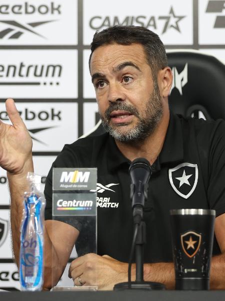 Técnico do Botafogo, Artur Jorge concedeu entrevista coletiva no Nilton Santos