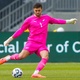Xixi em campo e vermelho bizarro fizeram fama de goleiro da Nova Zel&acirc;ndia